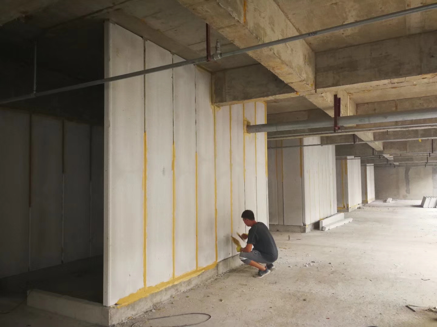 荆州无机发泡轻骨料混凝土隔墙板施工技术性能研究